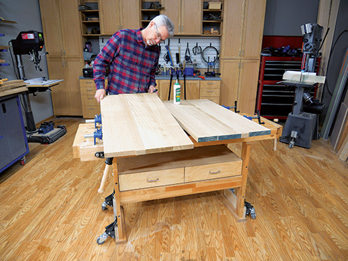 Arranging stock for dining tabletop stock