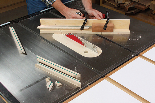 Sawing picture frame miter joint