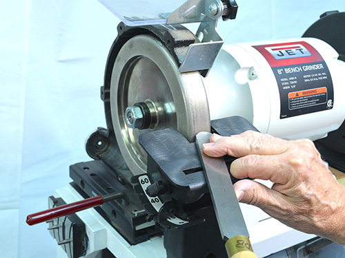 Sharpening turning tools with JET grinding wheel