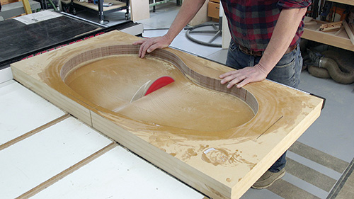 Splitting epoxy pour mold in half