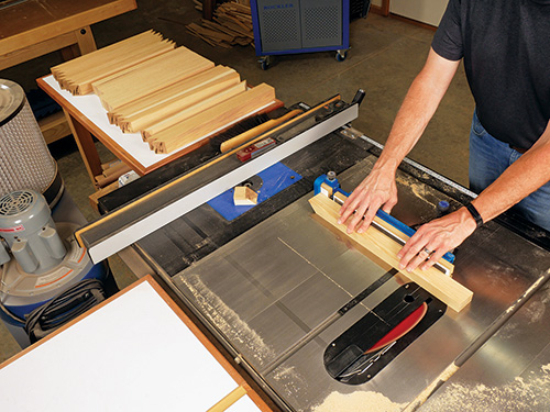 Making miter cut in nesting table leg with table saw