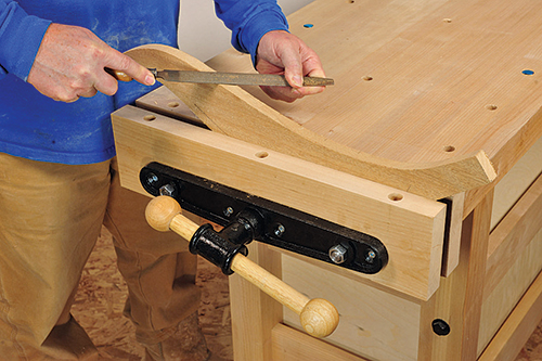 Holding workpiece in workbench vise