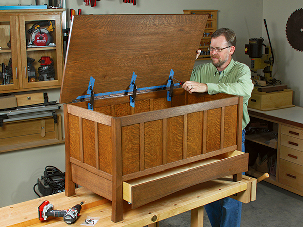 pneumatic hinges toy box