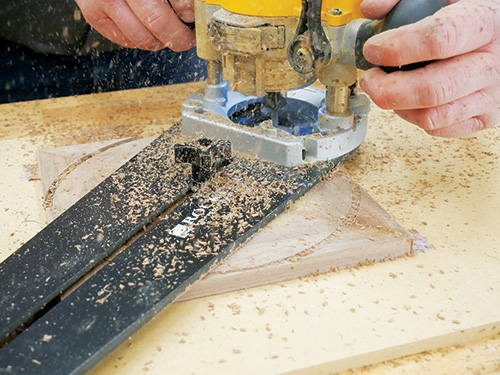 Using router to cut discs for pedestal table base