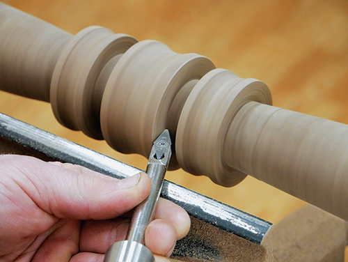 Finishing off ring cuts on plant stand turning with diamond shaped turning tool