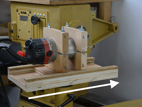 Moving router jig parallel to lathe