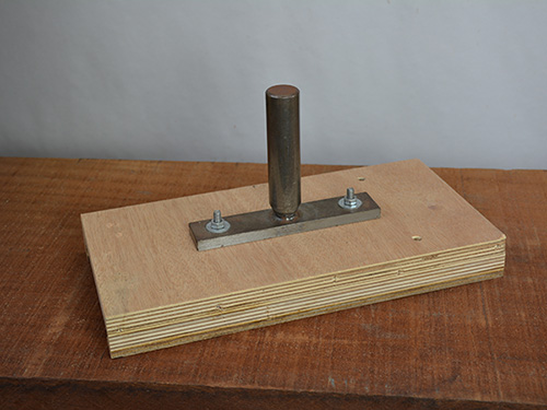 Metal pole for supporting router jig