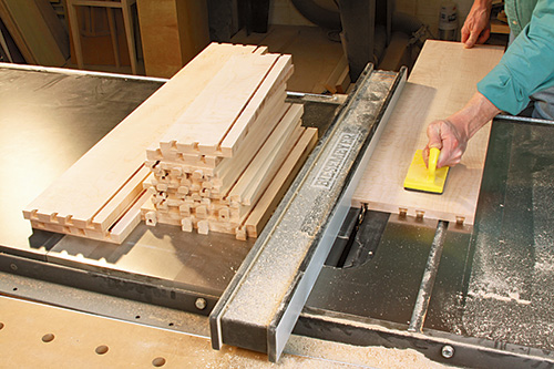 Cutting tail sockets in drawer on a table saw