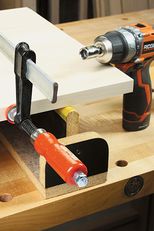 Using drill/driver to tighten a bar clamp