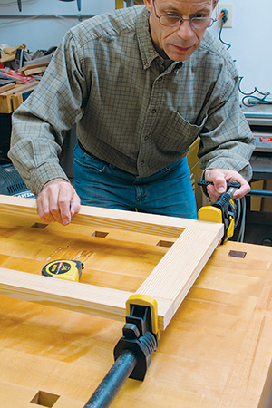 Clamping ends of shutter frame during assembly