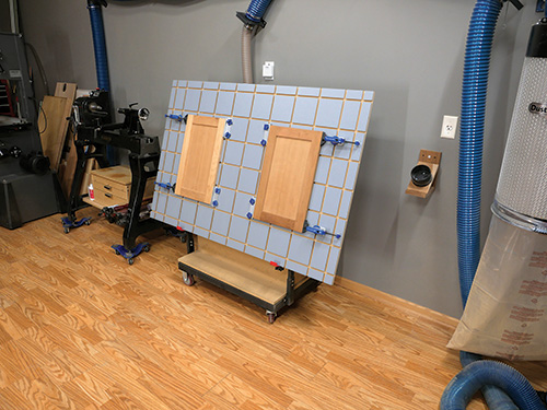 Universal clamping table folded and stored