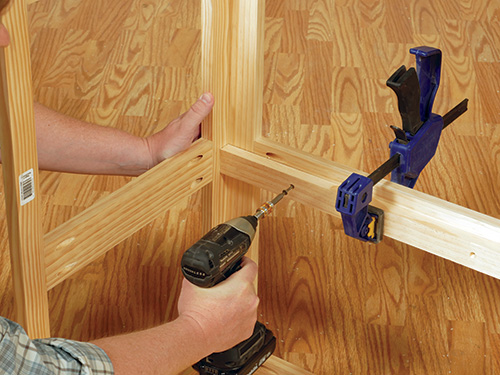 Attaching workbench shelf supports with wood screws