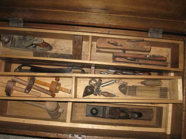 How to Refurbish an Heirloom Tool Chest? Woodworking Blog Videos